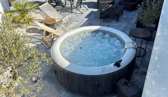 Tiny house with private jacuzzi and brazier