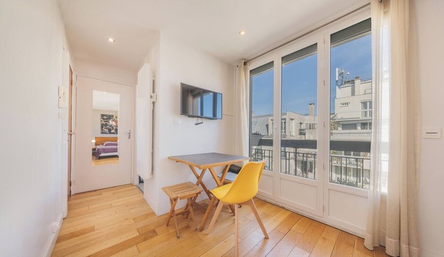 top floor studio between Oberkampf and Canal Saint Martin
