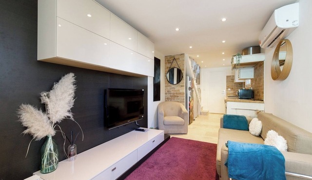 Upstays Quiet 56m² House Cannes