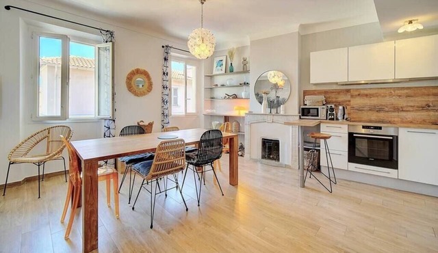 Upstays Sea View 57m² Apartment Near Beach
