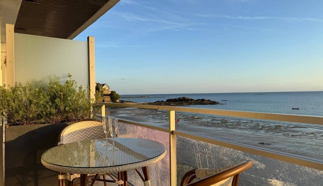 Valinor Beach Studio – Balcony & Sea View