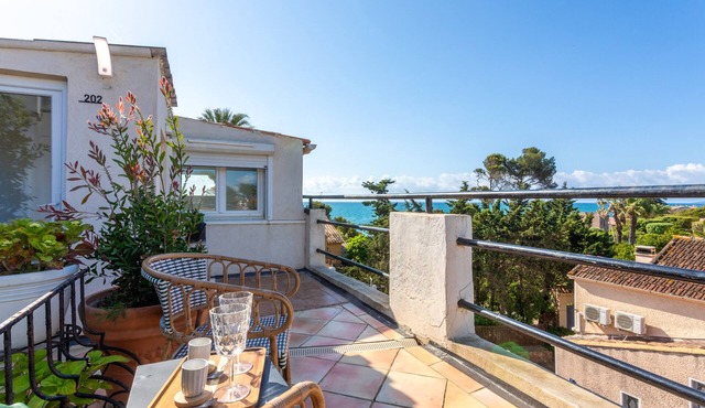Villa 'L'escale Au Soleil' with Sea View, Wi-Fi, and Air Conditioning