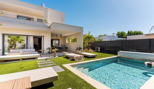 Villa Maya · Rooftop beach access heated pool