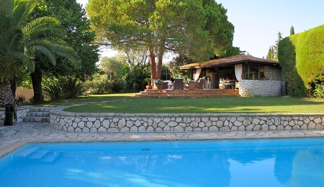 VILLA ON THE HILLS OF ANTIBES OVERLOOKING THE BAY