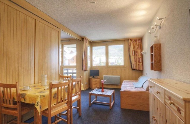 Séjour montagne à Serre-Chevalier, appartement 4 pers. avec balcon, proche commerces. - FR-1-330E-69