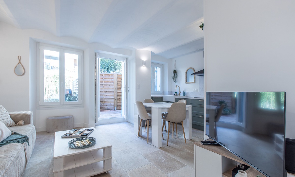 Cannes City Centre Apartment | A Quiet Place with Garden in the heart of Cannes