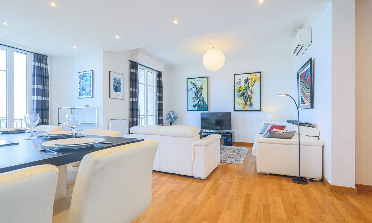 Fabron Apartment | Sea View - Large 2 Bdr Promenade des Anglais
