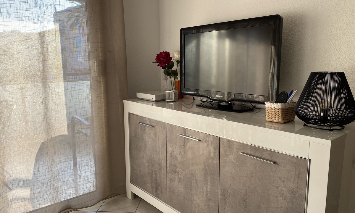 Cannes City Centre Apartment | Your vacation starts here . in this beautiful sun-drenched apartment