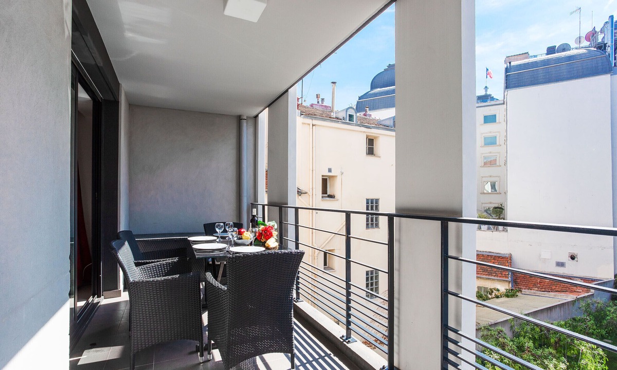 Jean-Medecin Apartment | VICTOR HUGO AP4159 by RIVIERA HOLIDAY HOMES