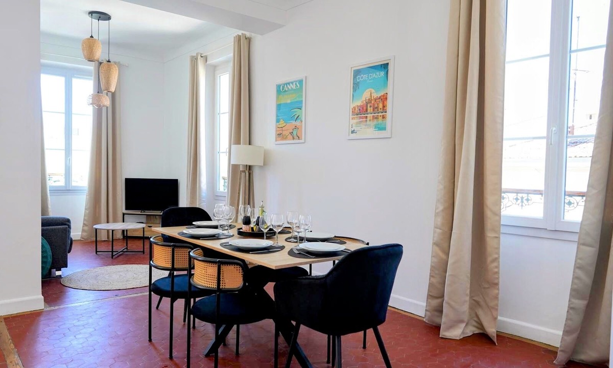 Riou - Petit Juas - Av de Grasse Apartment | Charming 100m² in the heart of the old town/10min Croisette & Beach. Air-conditioned