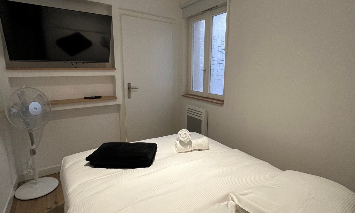 Historic Center Apartment | Tonnelet Rouge - Appt au cœur de la ville