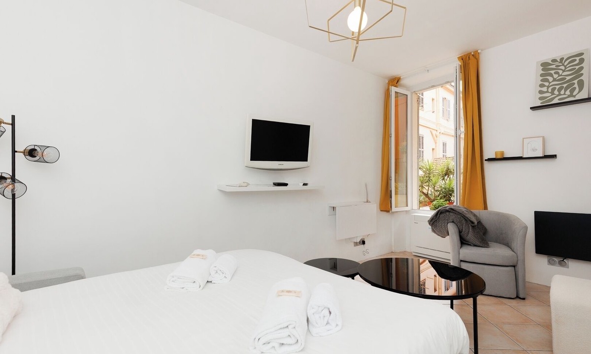 Le Suquet Apartment | Upstays Port Terrace 35m² Apartment