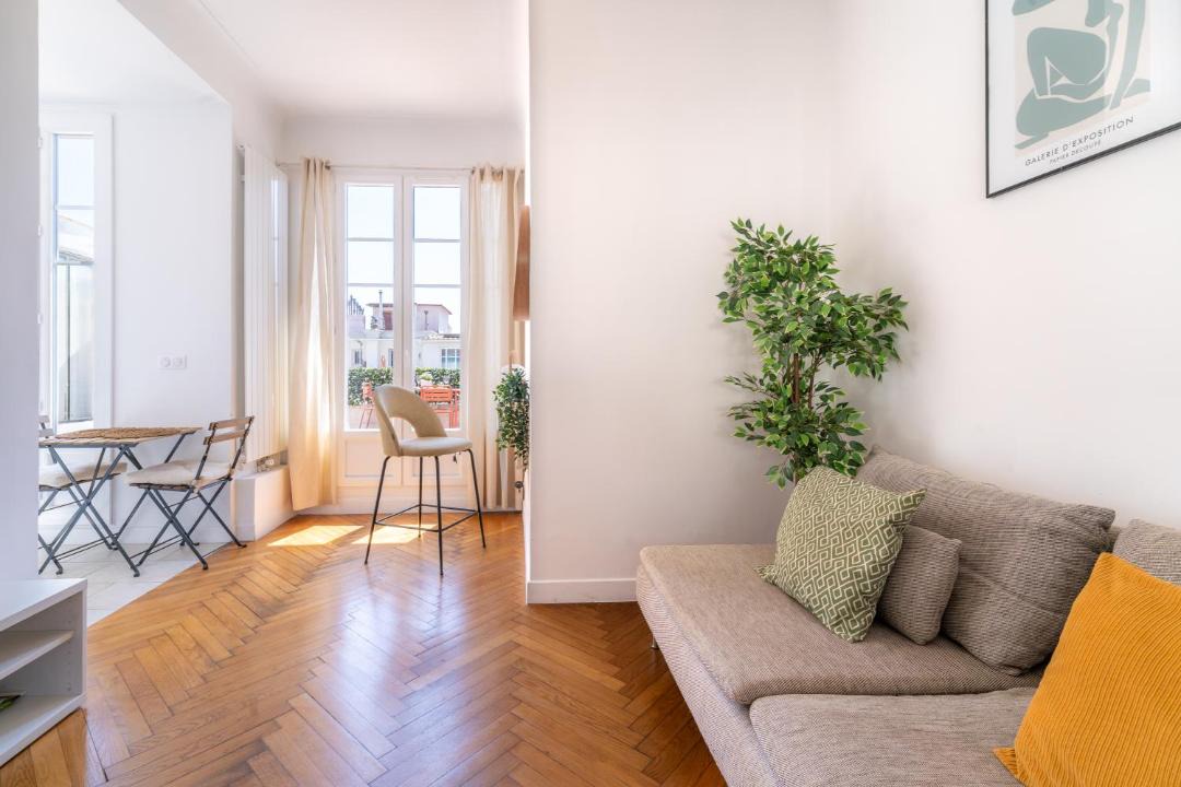 Thiers Apartment | Exclusive Top Floor - Love Suite