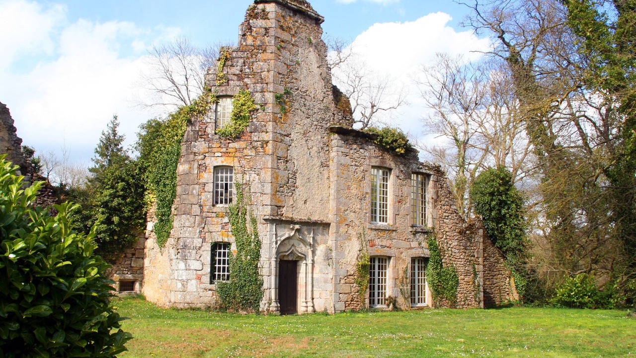 Photo of Buildings in Treize-Vents