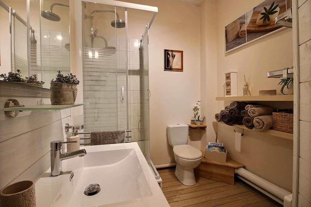 Photo of Bathroom in Lamballe