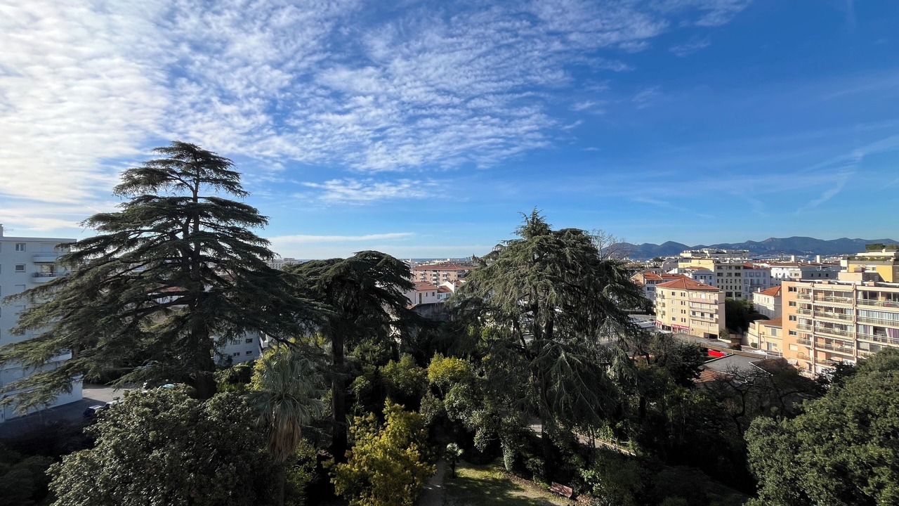 Photo of Outdoor in California - Pezou