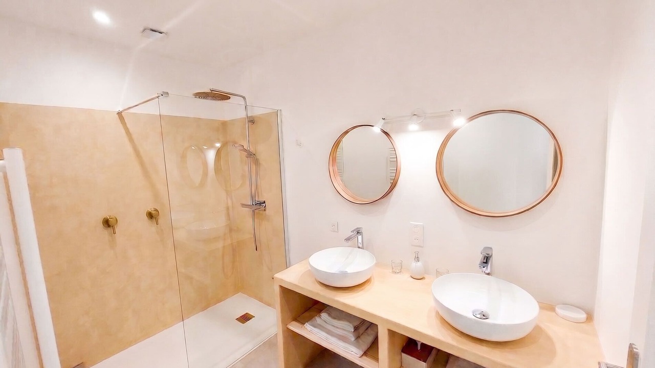 Photo of Bathroom in Saint-Martin-Lalande