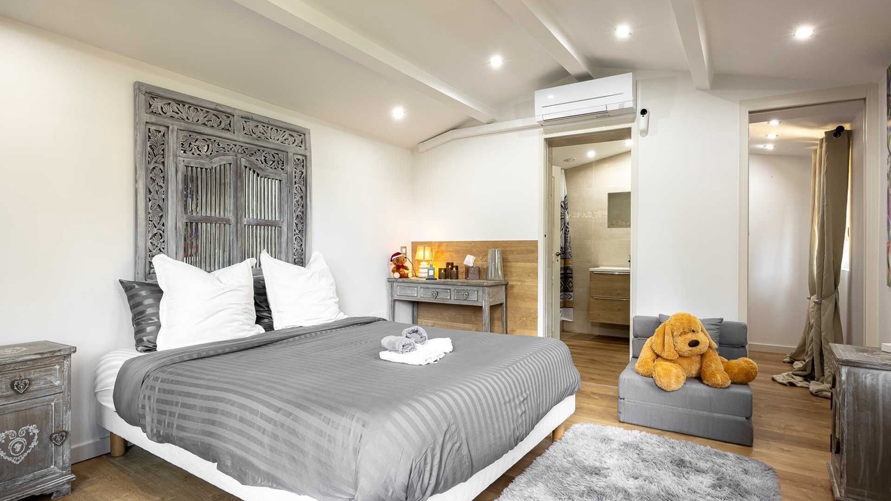 Photo of Bedroom in California - Pezou