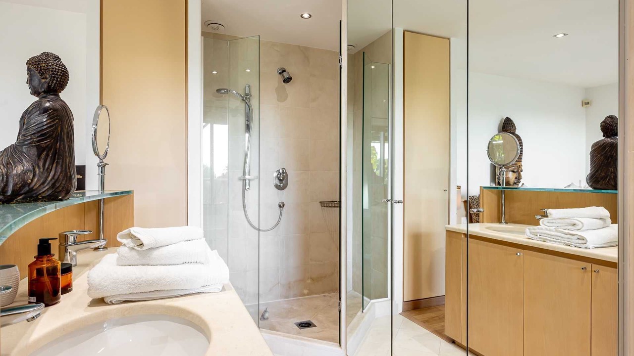 Photo of Bathroom in California - Pezou
