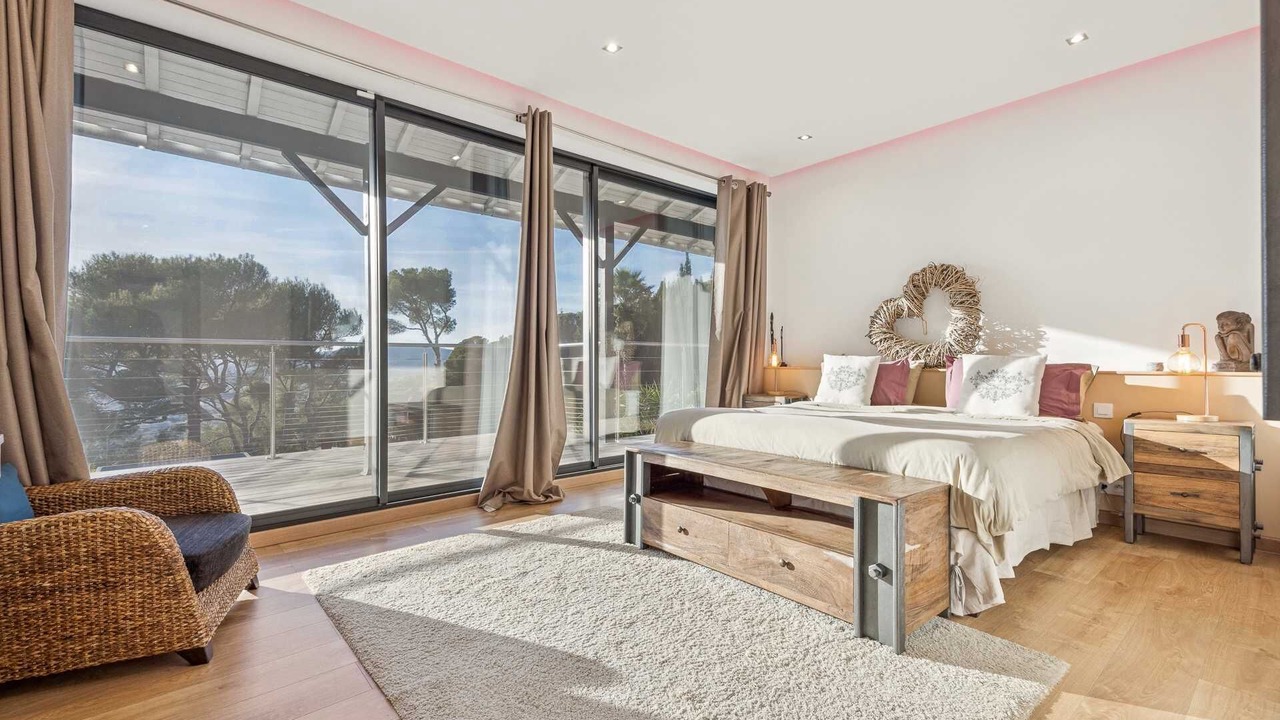Photo of Bedroom in California - Pezou