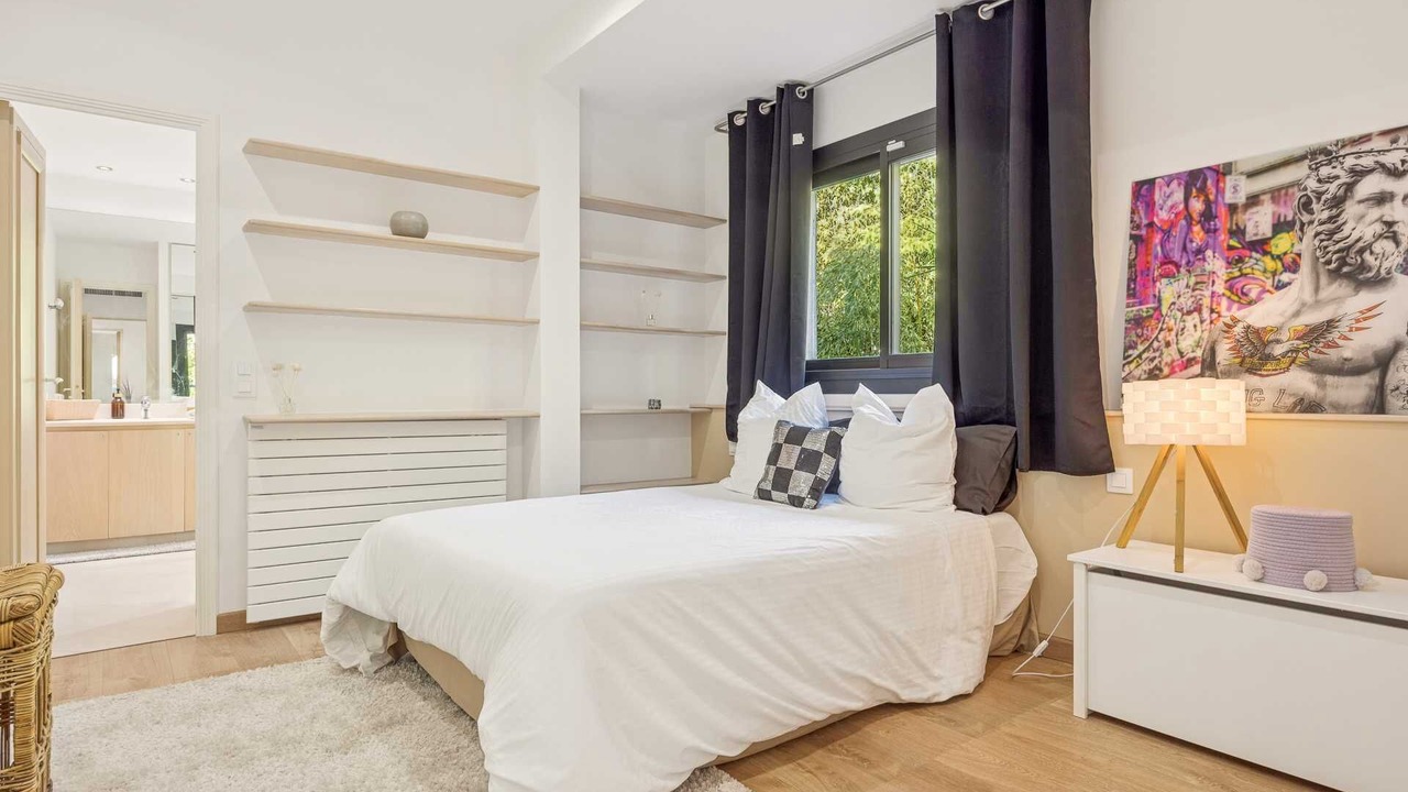 Photo of Bedroom in California - Pezou