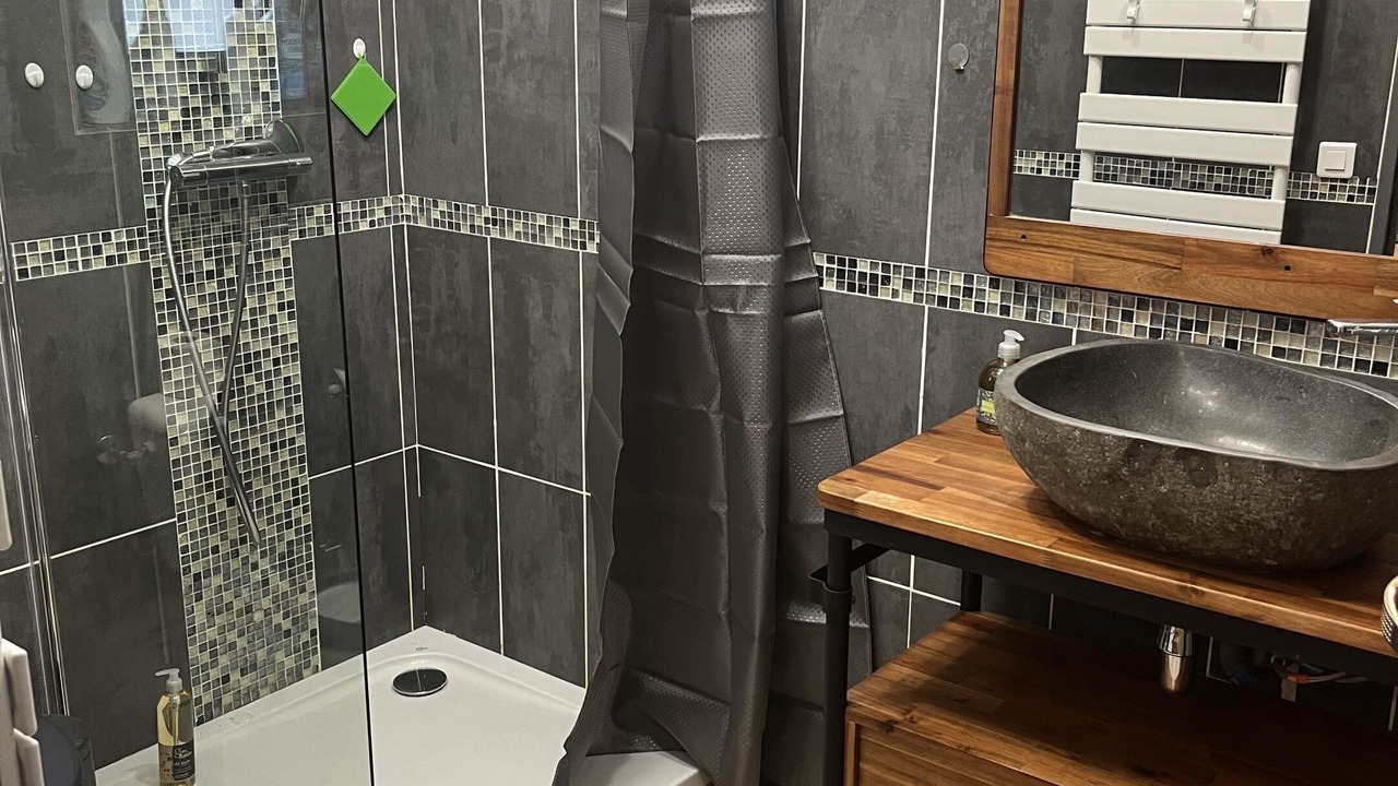 Photo of Bathroom in Faucon