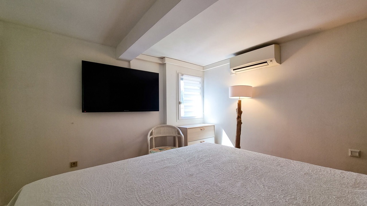 Photo of Bedroom in Mandelieu-La-Napoule