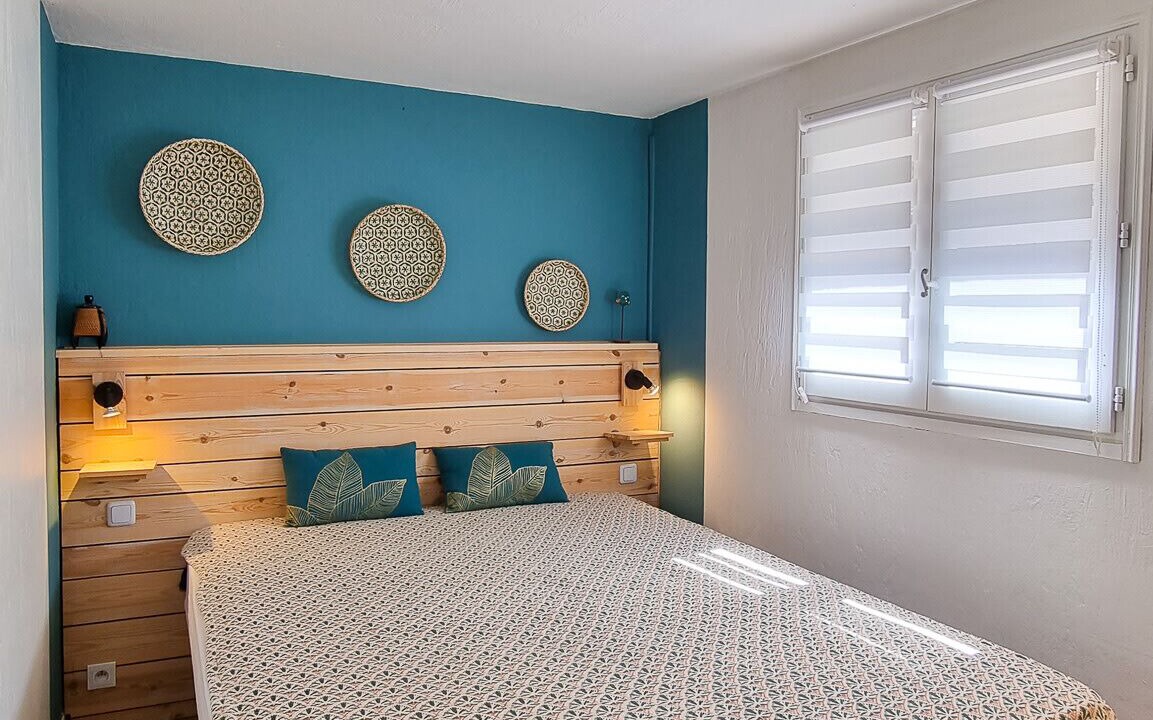 Photo of Bedroom in Mandelieu-La-Napoule
