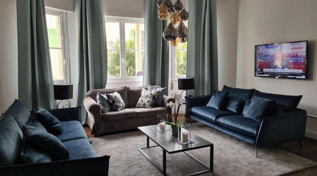 Photo of Livingroom in California - Pezou