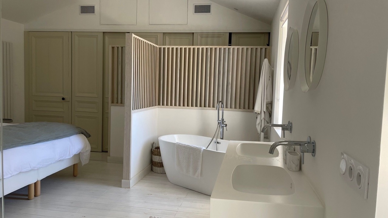 Photo of Bedroom in L'Isle-sur-la-Sorgue