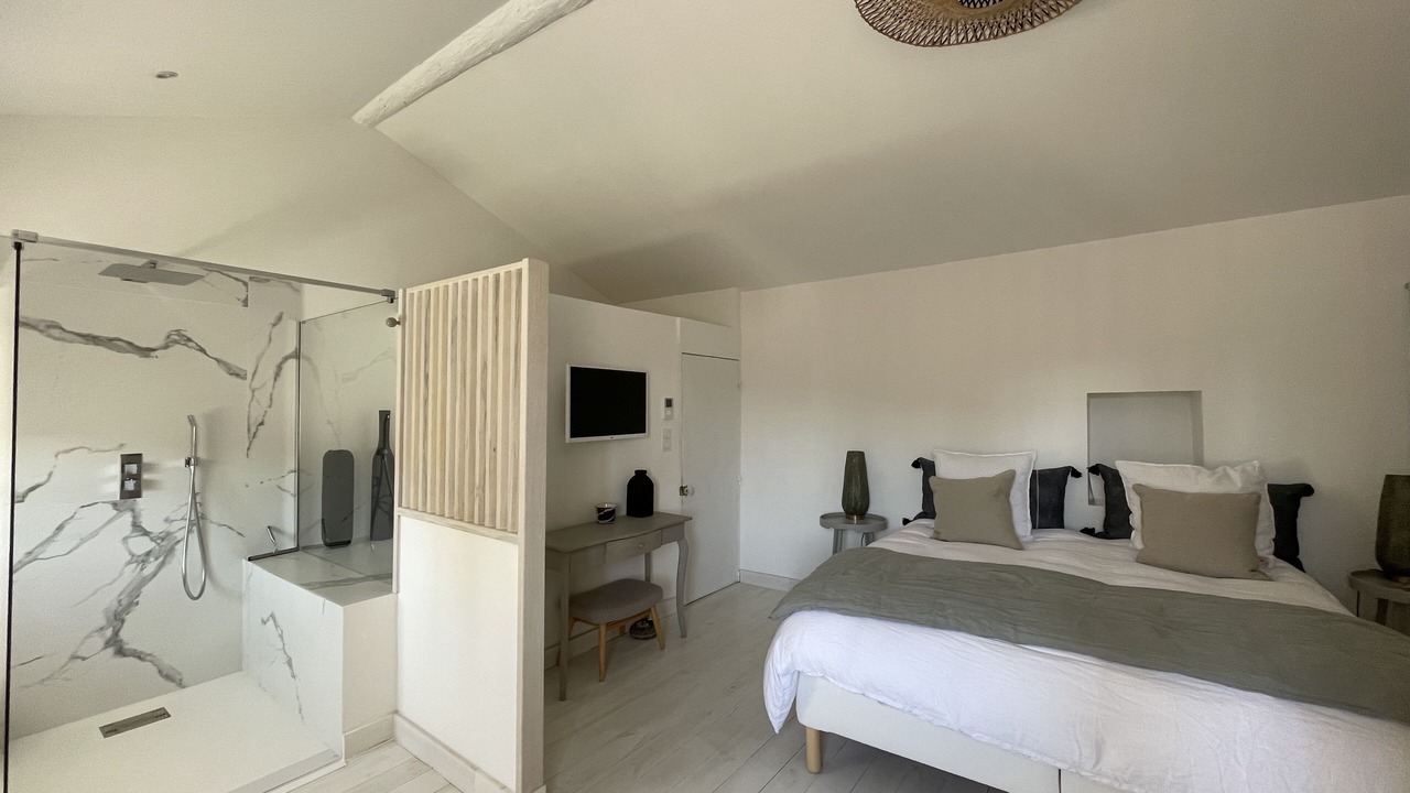 Photo of Bedroom in L'Isle-sur-la-Sorgue