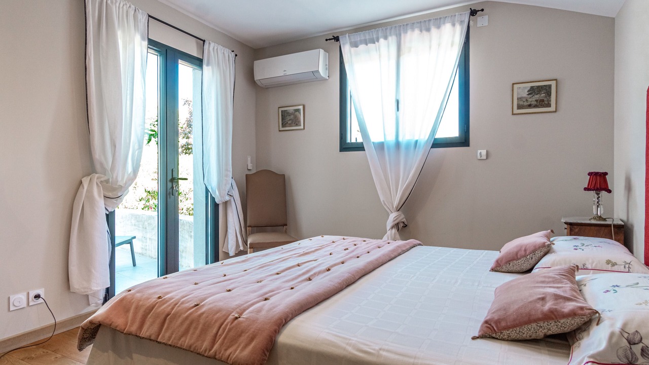 Photo of Bedroom in L'Isle-sur-la-Sorgue