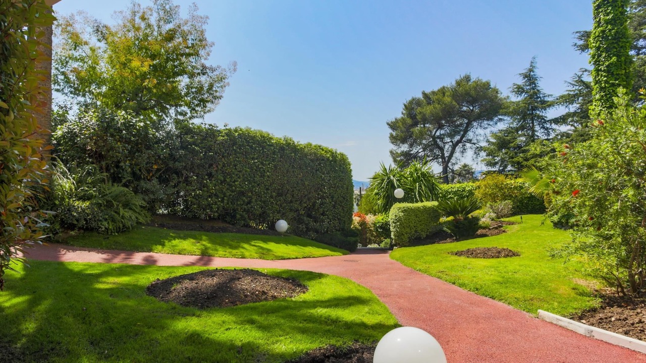 Photo of Outdoor in California - Pezou