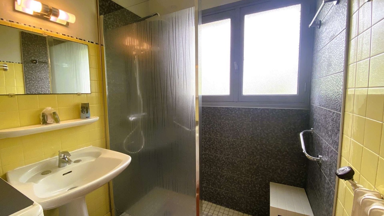 Photo of Bathroom in Tregastel
