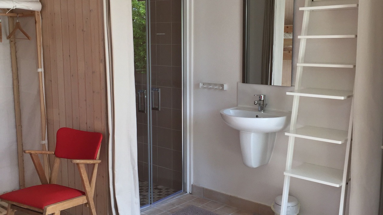 Photo of Bathroom in Hauteville-sur-Mer