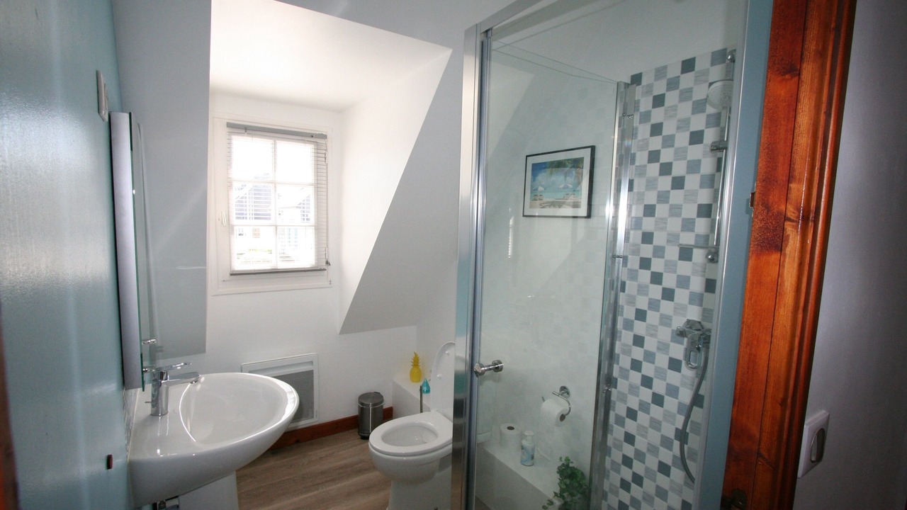 Photo of Bathroom in Tredrez-Locquemeau