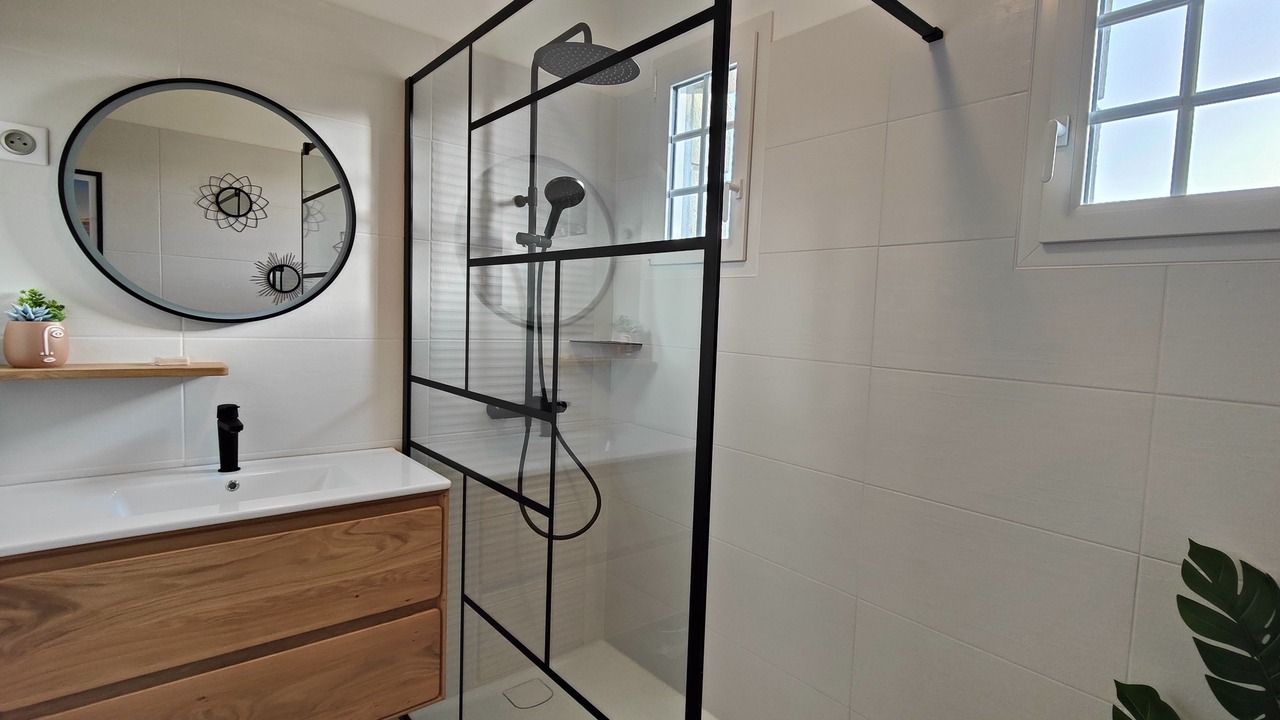 Photo of Bathroom in Tredrez-Locquemeau