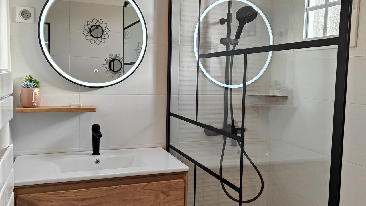 Photo of Bathroom in Tredrez-Locquemeau