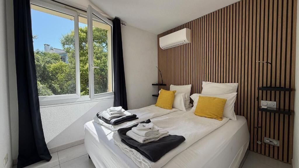 Photo of Bedroom in Prado - Republique
