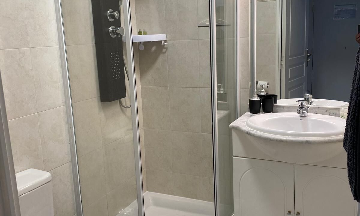 Photo of Bathroom in Prado - Republique