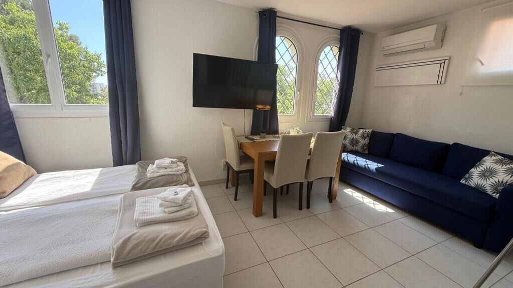 Photo of Bedroom in Prado - Republique