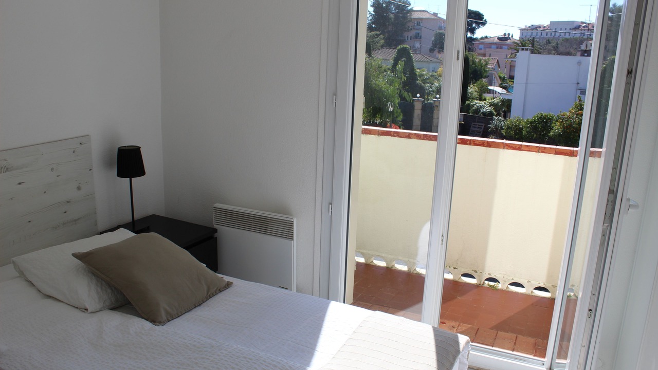 Photo of Bedroom in Prado - Republique