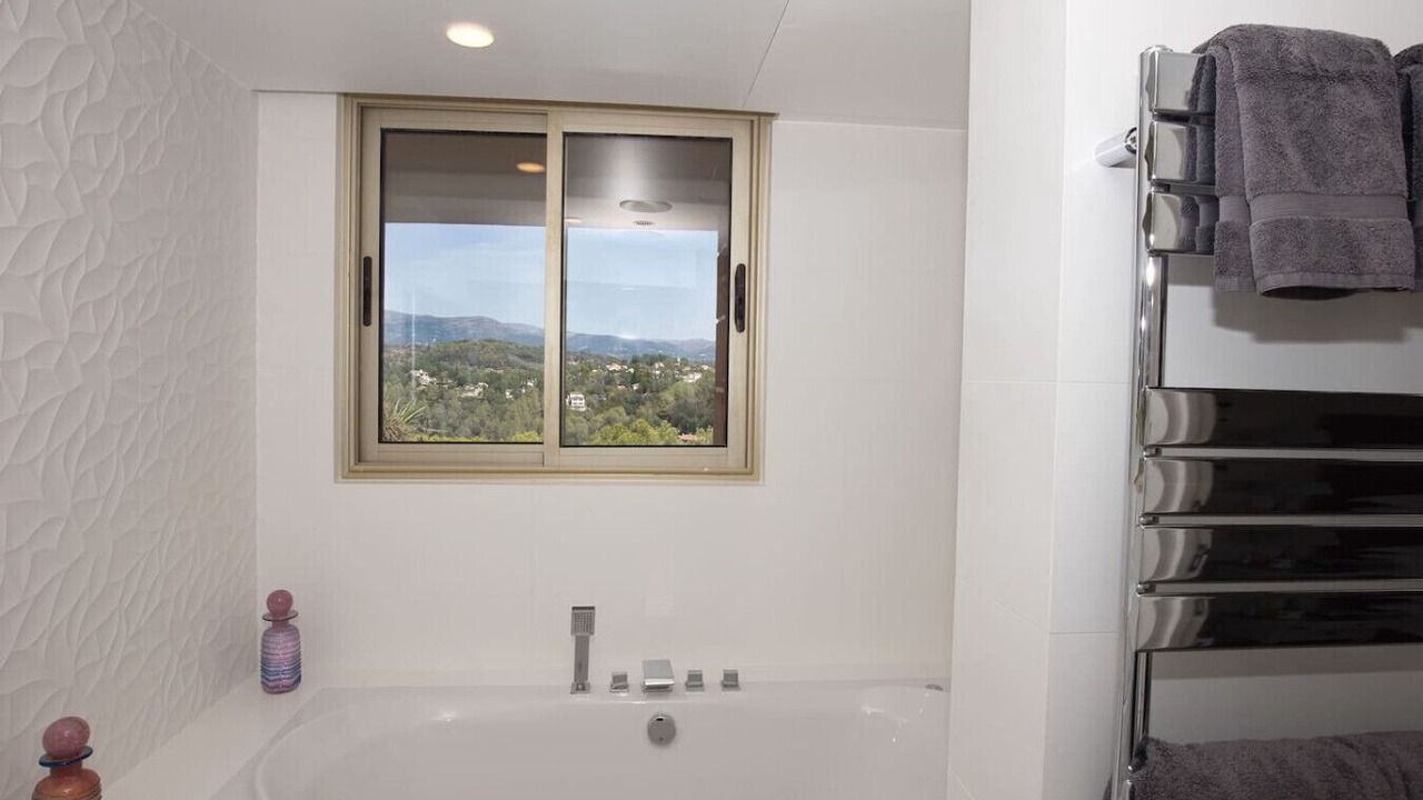 Photo of Bathroom in Biot