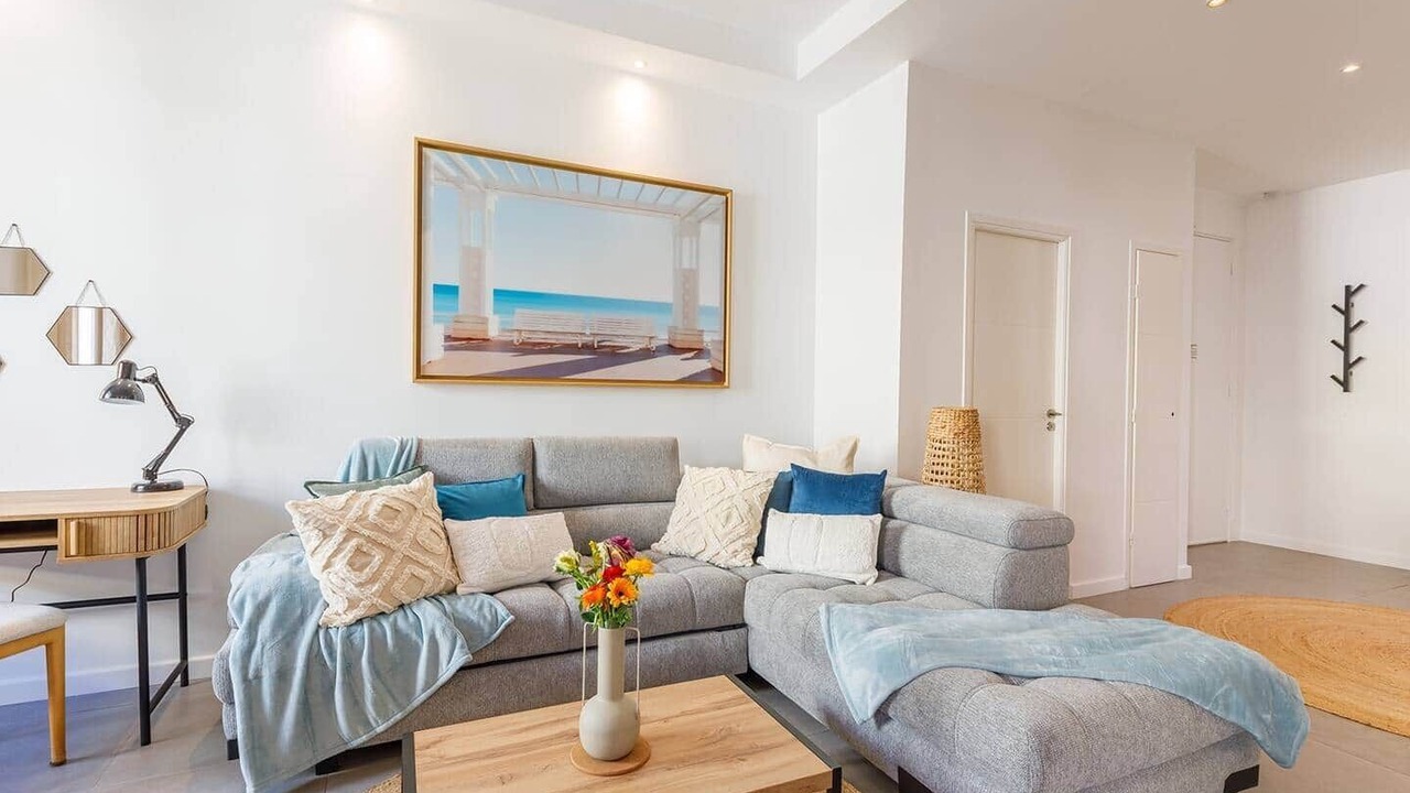 Photo of Livingroom in Musicians Quarter