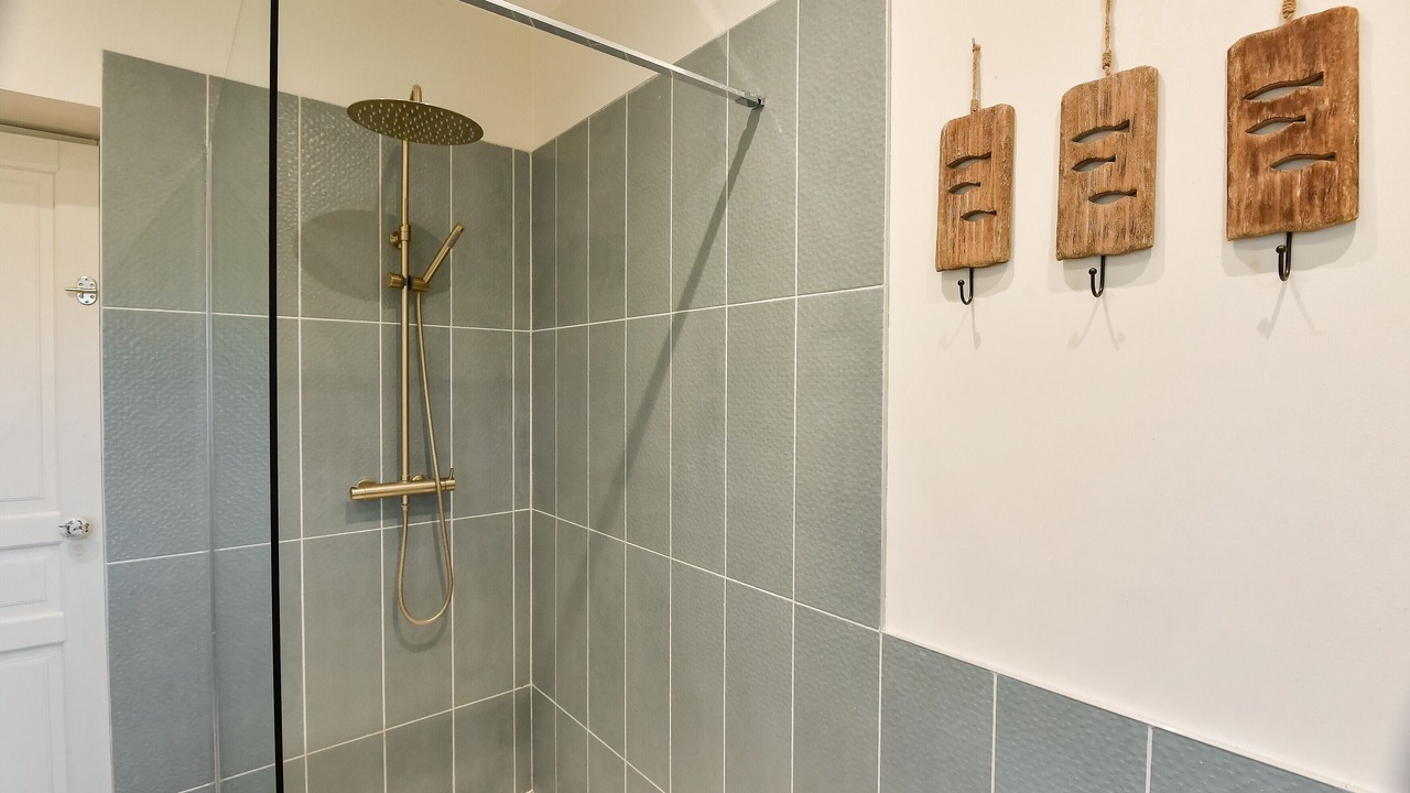 Photo of Bathroom in Cahon