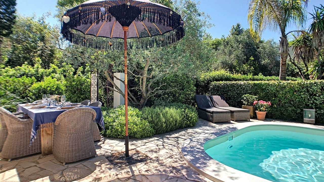 Photo of Outdoor in California - Pezou