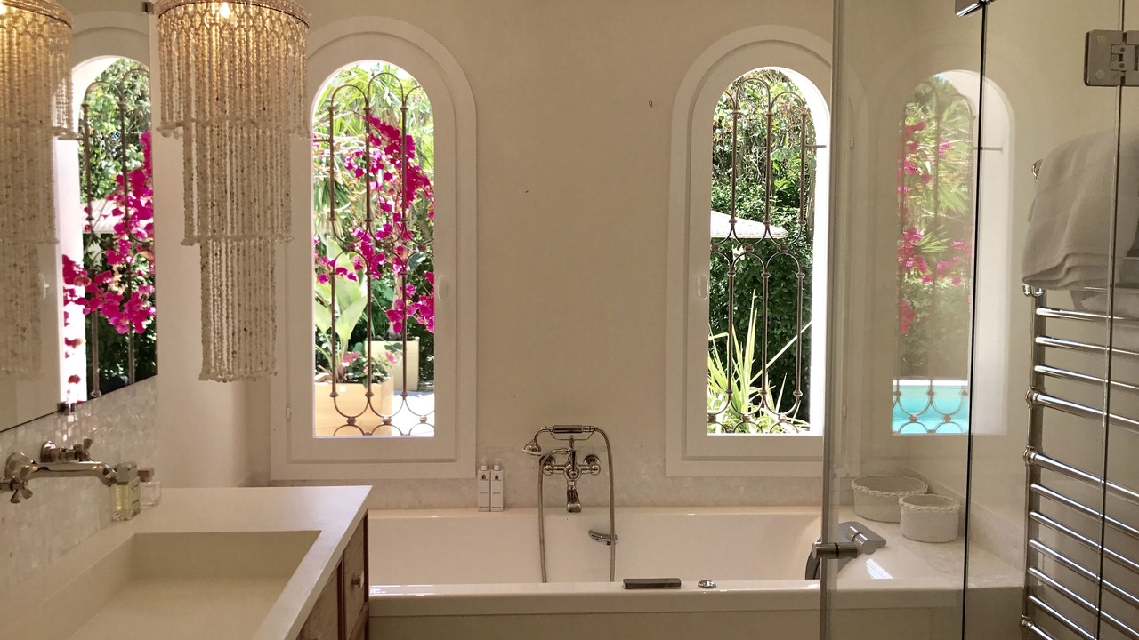 Photo of Bathroom in California - Pezou