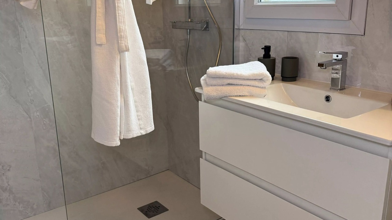 Photo of Bathroom in Longeau-Percey