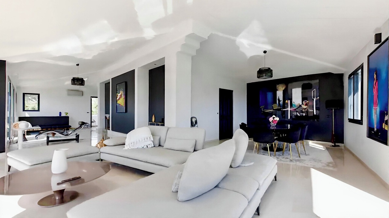 Photo of Livingroom in California - Pezou