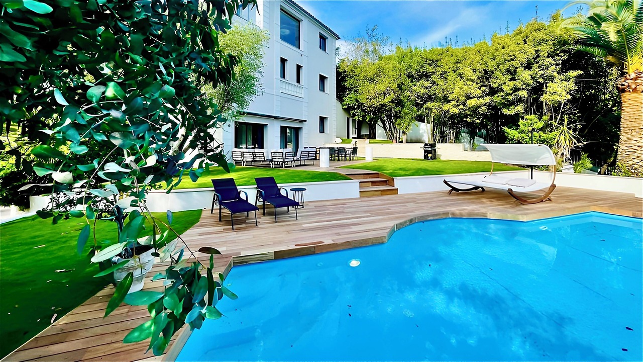 Photo of Outdoor in California - Pezou